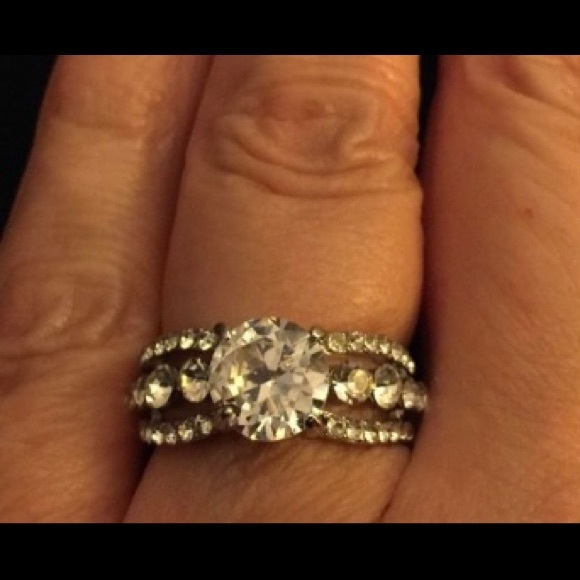 Beautiful White Sapphire 925 Sterling Silver Elegant Ring Women’s Size 6 - Picture 4 of 14